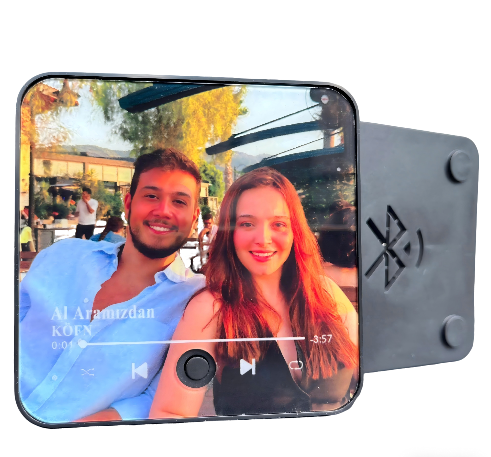 Close-up of the high-quality speaker on a recordable musical magnet